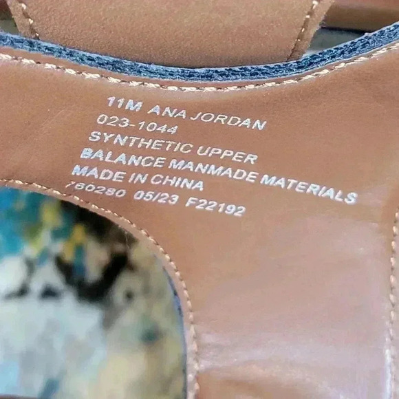 NWT A.n.a‎ Brown Strappy Closed Toe Block Heal Sandals, Size 11M - Picture 8 of 8